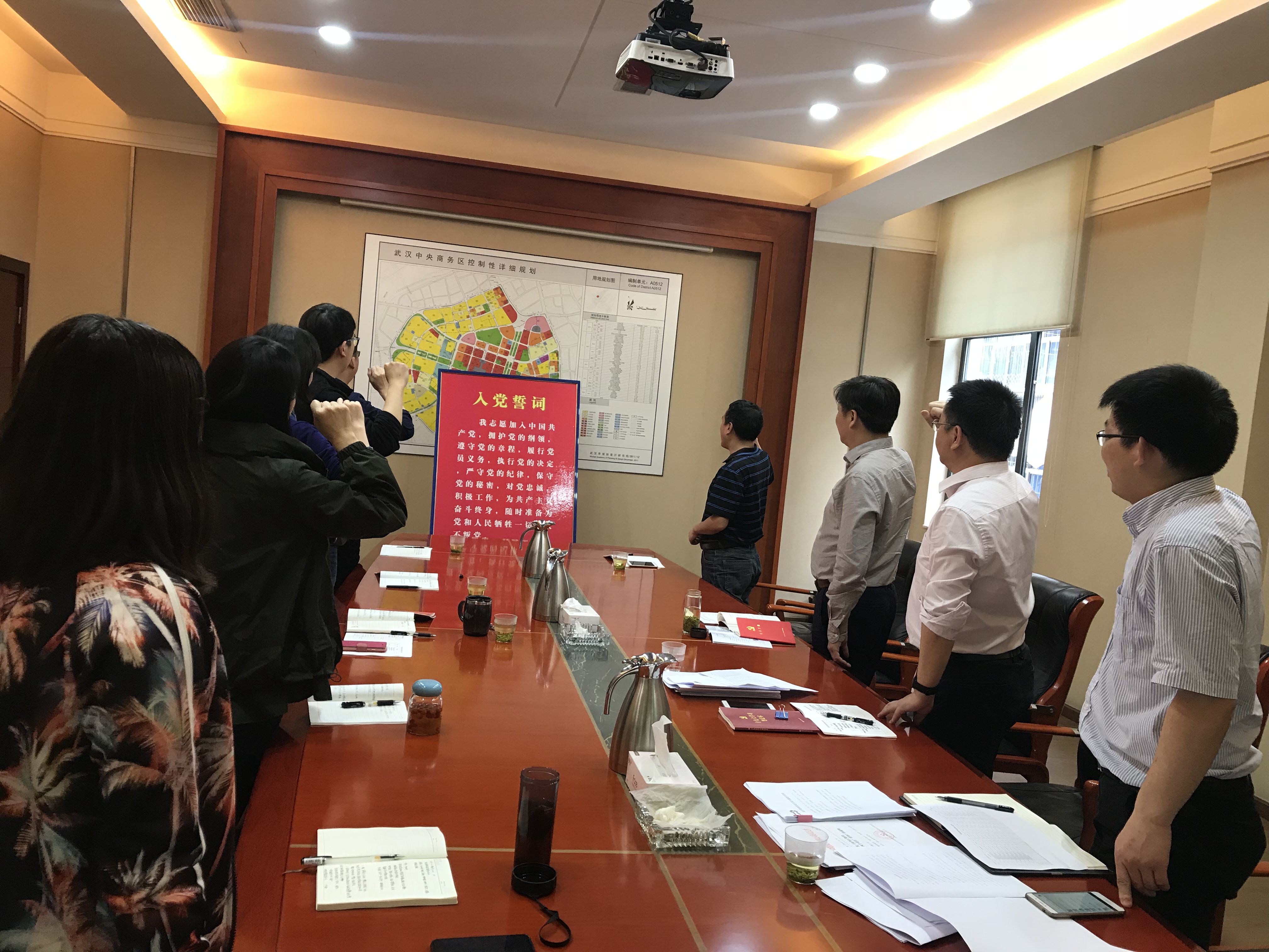 綜合管理部黨支部開展主題黨日活動過“政治生日”,溫誓詞、憶初心,贈良言、送諍語